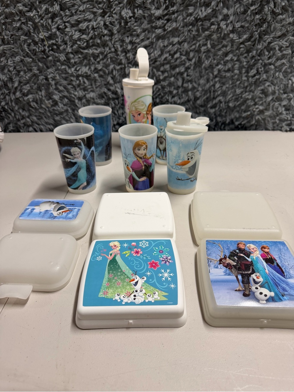 Disney Frozen Plastic Snack & Drink Set in Blue and White Tupperware